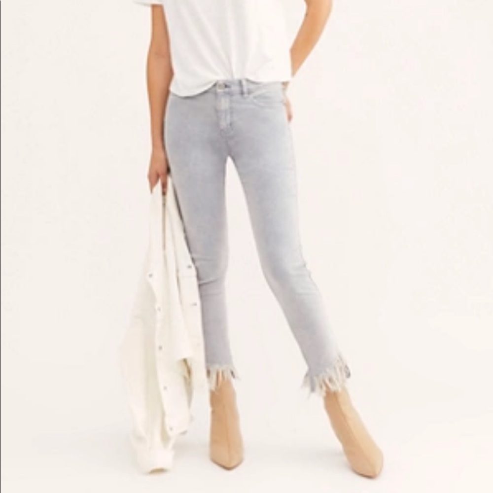 Frayed grey/light blue skinny jeans